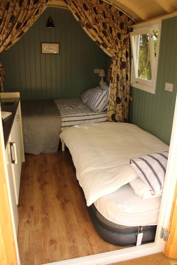 The Kestrel Shepherd Hut, Whitehouse Farm Стоумаркет Екстериор снимка