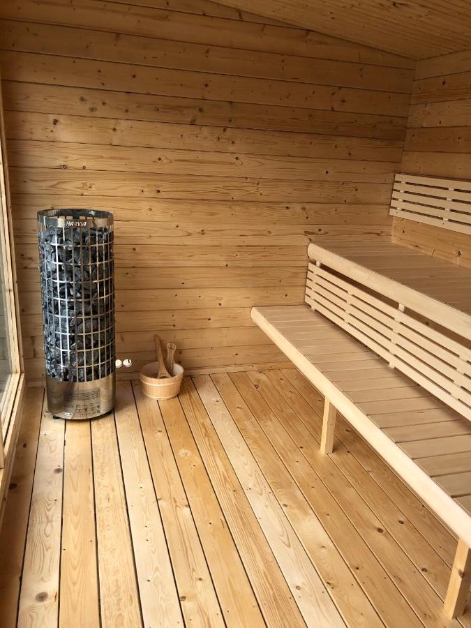 The Kestrel Shepherd Hut, Whitehouse Farm Стоумаркет Екстериор снимка