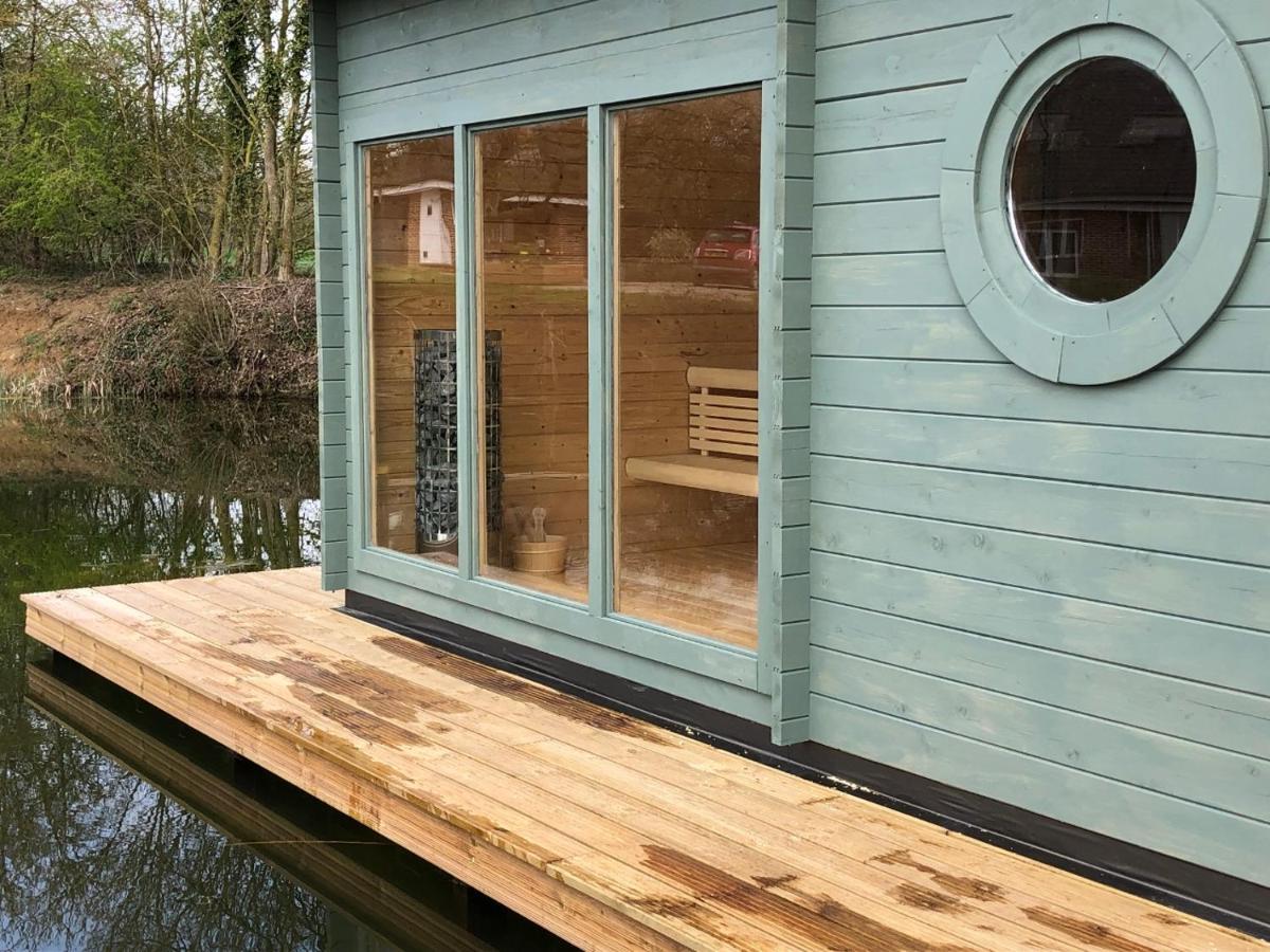 The Kestrel Shepherd Hut, Whitehouse Farm Стоумаркет Екстериор снимка